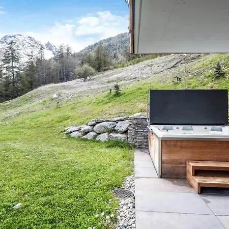 Penthouse Streten With Private Jacuzzi